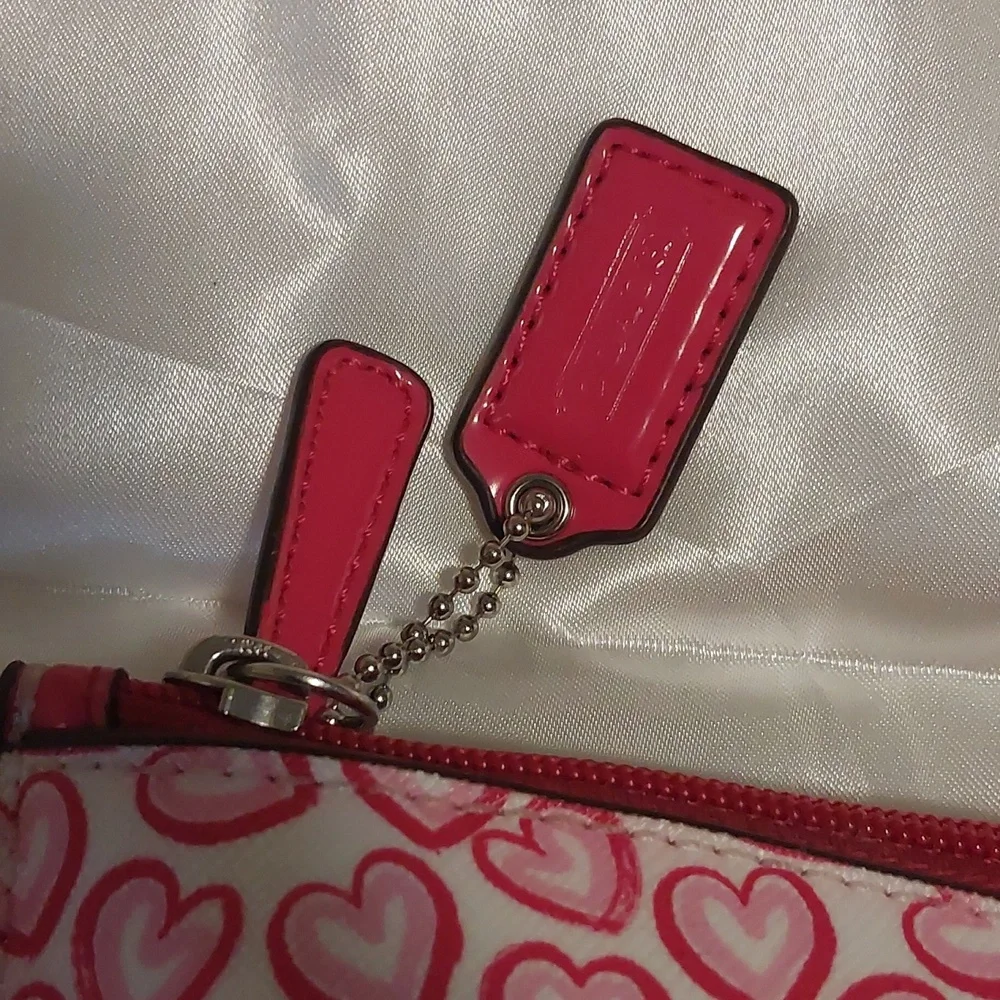 Authentic XL Coach Pink Heart Patterned Makeup Bag NWOT - Picture 5 of 5
